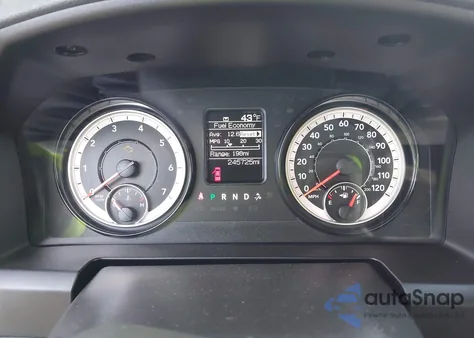 2019 Ram 1500 Classic Express 4X4 6'4 Box из США, поврежденный, VIN 1C6RR7FG3KS519665